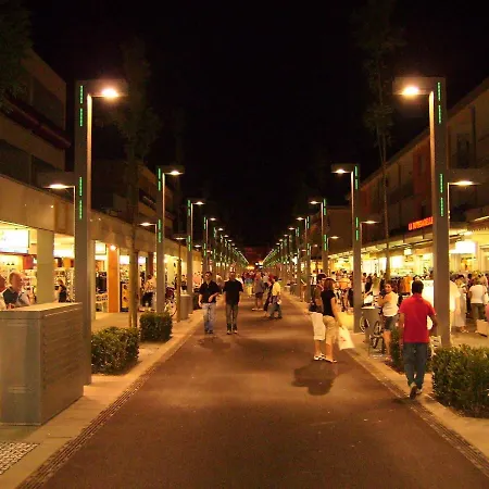 With Lovely Terrace 200 M From The アパート *