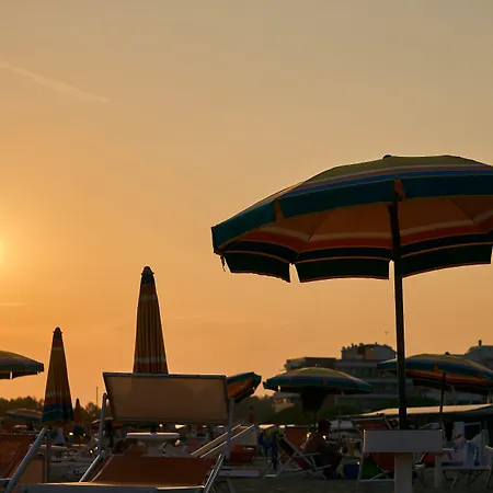 With Lovely Terrace 200 M From The Lägenhet Bibione